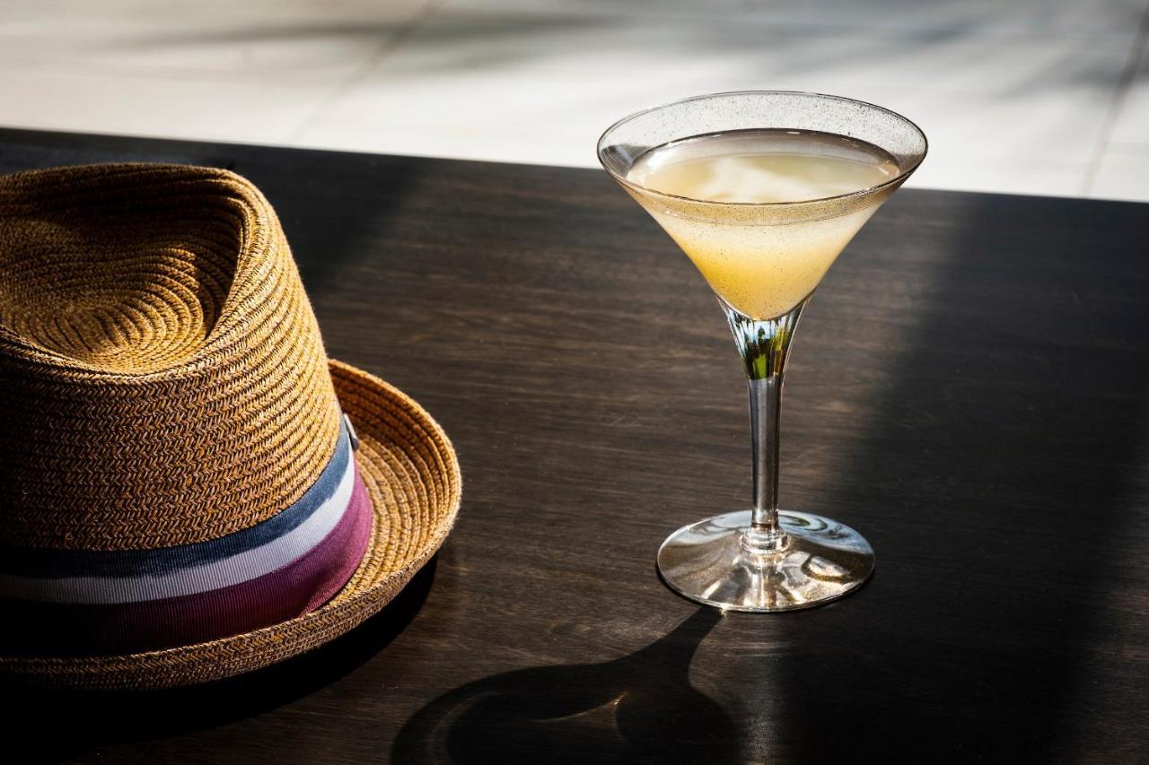 Kimpton Seafire Resort + Spa By Ihg West Bay Buitenkant foto